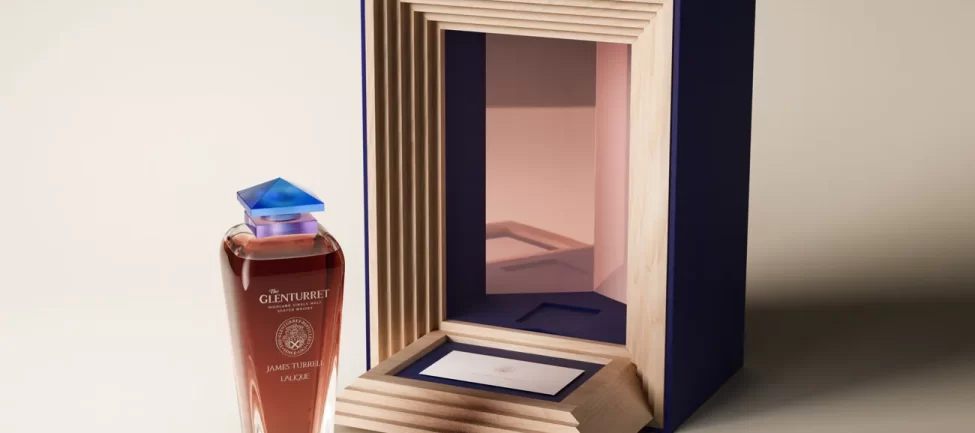 Eight-Decades-Decanter-and-Case_1